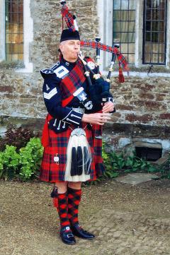 bagpipes at Losely Park